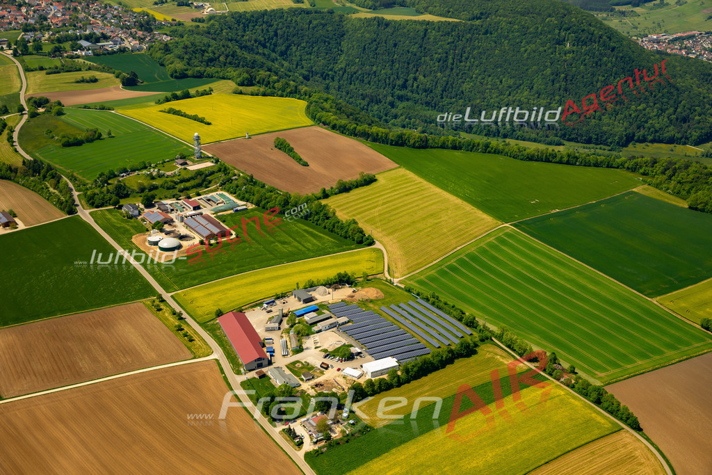 Das Luftbild zeigt Türkheim Geislingen an der Steige - Die Luftaufnahme wurde 2023 vom UL-Flugzeug aus erstellt ( keine Drohne ) - Hochauflösende Luftaufnahme - Für grossformatige Ausdrucke geeignet. Die Geschenkidee !Mit Lizenz und Bildrechte bestellbar