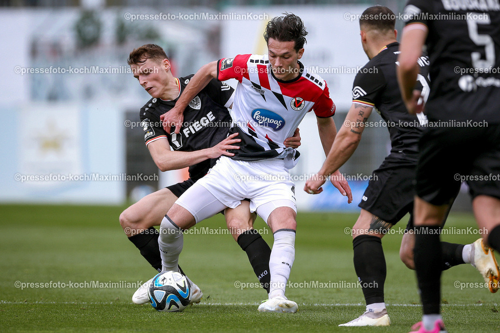Koe3Liga27042401017 | 27.04.2024, Köln, Fußball, bwin 3. Liga Herren, Sportpark Höhenberg, 35. Spieltag, Saison 2023 2024, FC Viktoria Köln – Preußen Münster: Benjamin Böckle (Preußen Münster) gegen Jeremias Lorch (Viktoria Köln).
DFB regulations prohibit any use of photographs as image sequences and or quasi-video.