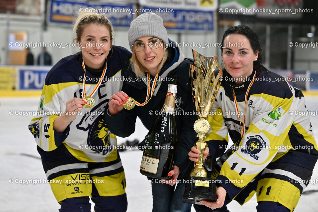 WILDCATS PATERNION & Lady Hawks Siegerehrung-Meisterfeier | #16 Anton Sandra WILDCATS PATERNION, Melanie Lesacher, #11 Tschernutter Lara WILDCATS PATERNION, WILDCATS PATERNION &amp; Lady Hawks Siegerehrung-Meisterfeier, WILDCATS PATERNION &amp; Lady Hawks Siegerehrung-Meisterfeier am 12.03.2025 in Steindorf (Ossiachersee Halle), Austria, (Photo by Bernd Stefan)