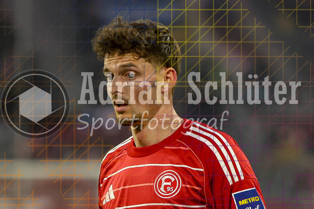 10.04.2026, GER, Fussball, Herren, 2. BL, Saison 2025/2026, Fortuna Düsseldorf - Holstein Kiel | Moritz Heyer (Fortuna Düsseldorf) schaut 