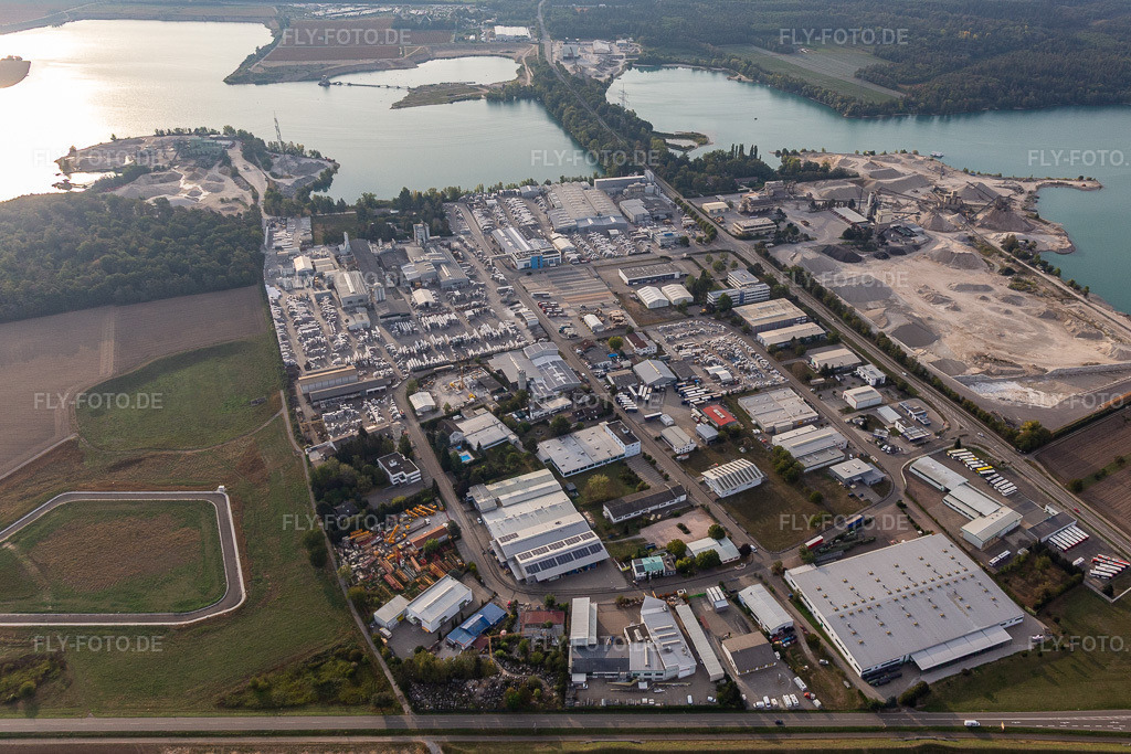 Luftbild: Industriegebiet Ost am Kühlsee in Iffezheim im Bundesland Baden-Württemberg in Deutschland. Foto: IMG_008772.jpg vom 20.09.2020 durch Werner Riehm/FLY-FOTO.de