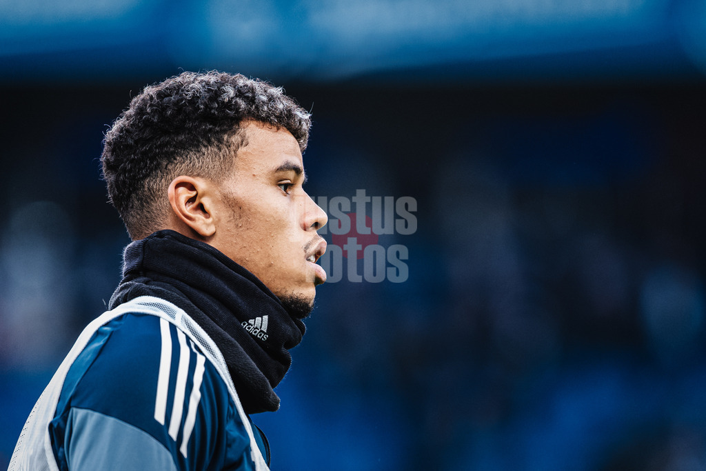 Fußball | Männer | Saison 2025/2026 | 1. Fußball-Bundesliga | 12. Spieltag | Hamburger SV vs. VfB Stuttgart | 30.11.2025 | Ransford-Yeboah Königsdörffer (#11, HSV) beim Aufwärmen