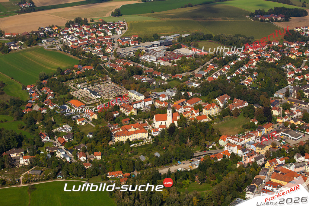 Aktuelles Luftbild von  Dorfen - Die Luftaufnahme wurde 2020 mittels UL-Flugzeug erstellt ( keine Drohne ) - hochauflösende Kamera-Systeme von  Canon -Beste Qualität - Für grossformatige Ausdrucke geeignet. Die Geschenkidee !