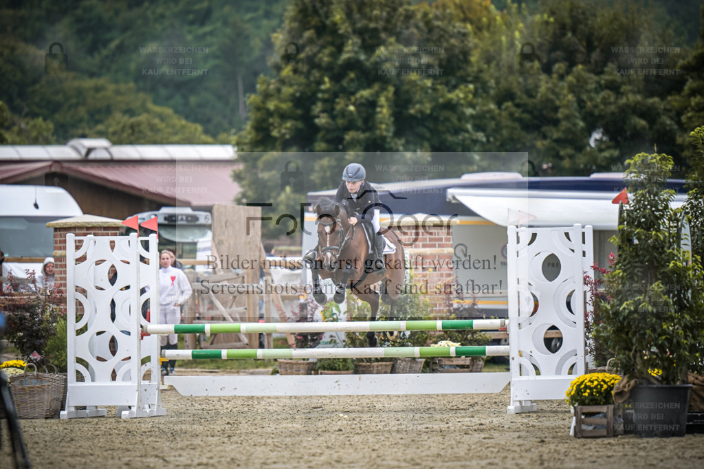 DOS_2121 | Entdecke hochwertige Reitturnierfotos von Foto Oger. Professionell, emotional und authentisch – jetzt Lieblingsmomente im Shop bestellen. - Realisiert mit Pictrs.com