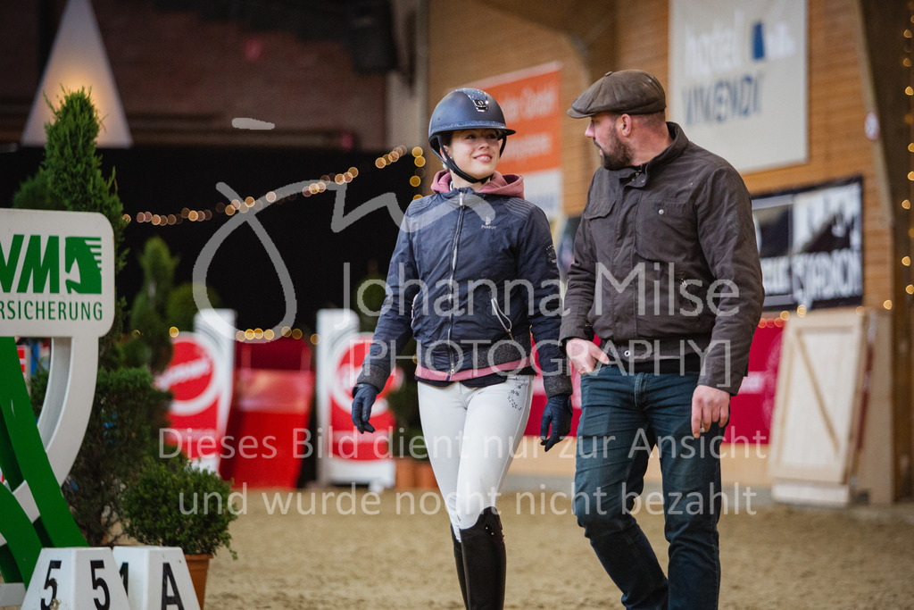 221127_Winterfestival_L-Spr_HPTTY-221 | Deine schönsten Turniermomente als professionelle Fotos! Entdecke hochwertige Pferdesport-Fotografie im Online-Shop. Jetzt Fotos finden & bestellen!