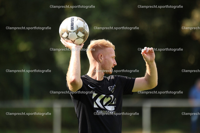 Fußball I Herren I Saison 2025-2026 I Verbandsliga Süd I 7. Spieltag I SV Schackendorf - SV Azadi Lübeck I 06.09.2025.102 | Maximilian Grimm (28, SV Azadi Lübeck) - Realisiert mit Pictrs.com