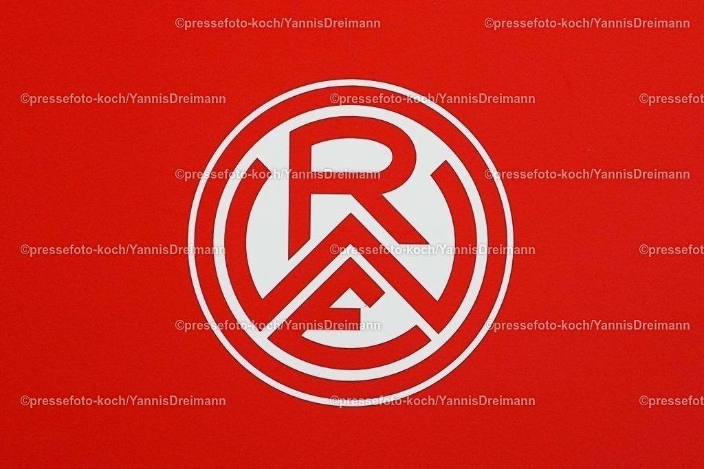 xydr31072501009 | 31.07.2025, xydrx, Fußball, 3.Liga, Pressekonferenz Rot-Weiss Essen, Stadion an der Hafenstraße: Vereinswappen von Rot-Weiss Essen, Feature, Symbolbild,