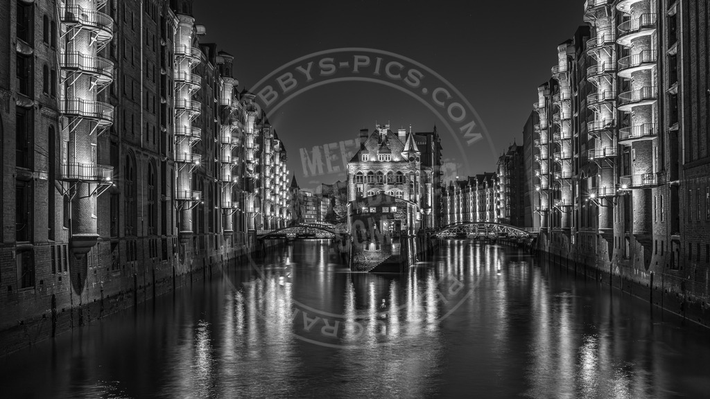 Specherstadt Restaurant Wasserschloss s-w | Hamburger Hafen bei Nacht