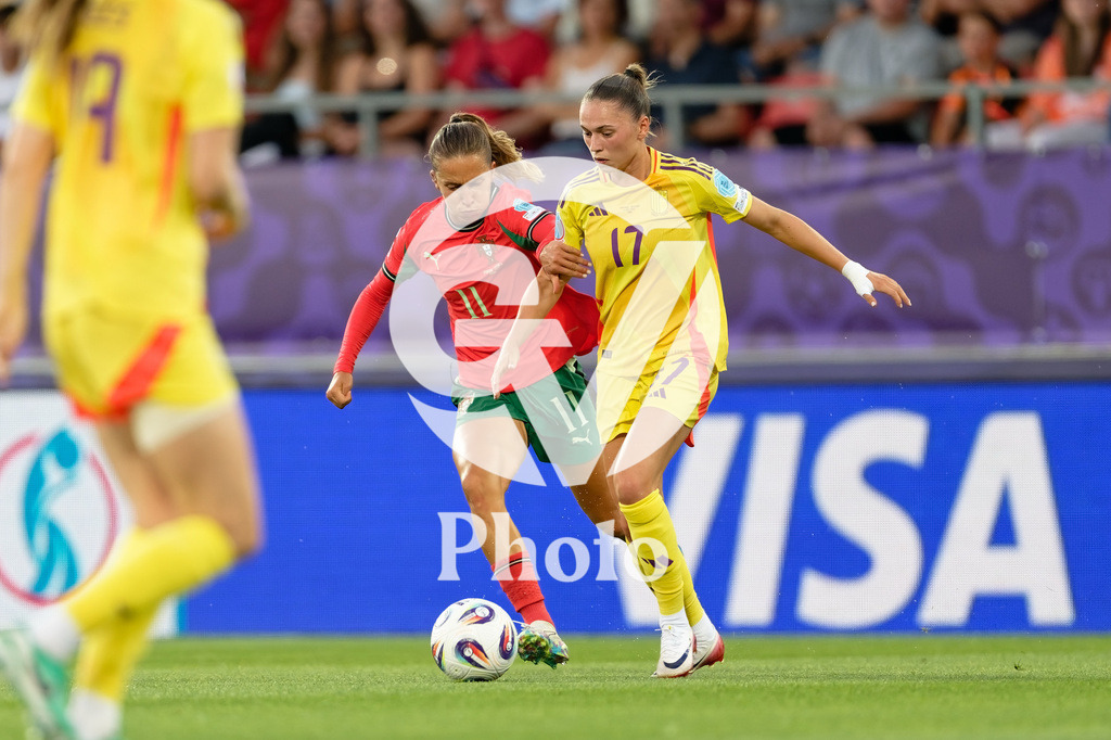 Portugal v Belgium: UEFA Women's EURO 2025 Group B | SION, SWITZERLAND - JULY 11: Tatiana Pinto of Portugal (L)  and Jill Janssens Belgium (R) fight for possession during the UEFA Women's EURO 2025 Group B match between Portugal and Belgium at Stade de Tourbillon on July 11, 2025 in Sion, Switzerland. (Photo by Giuseppe Velletri/Sports Press Photo/Getty Images)