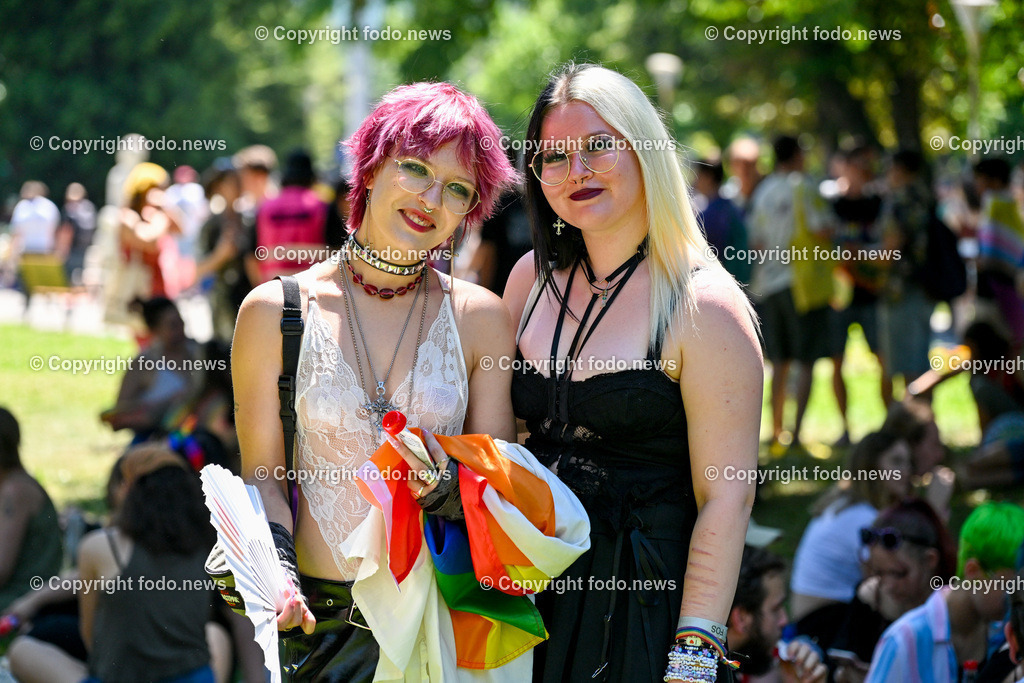 Linzpride 2024_ 06.07.2024-52 | 06.07.2024, Linz, AUT, Linzpride 2024, im Bild Teilnehmer an der Linz Pride 2024