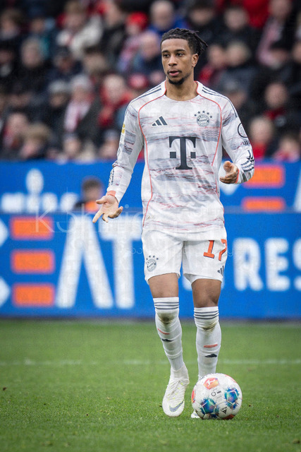 German Bundesliga, Bayer 04 Leverkusen vs. FC Bayern München, 14.03.2026 | LEVERKUSEN, GERMANY - MARCH 14:  Michael Olise (FC Bayern Muenchen, 17) during the German Bundesliga match on gameday 26 between Bayer 04 Leverkusen vs. FC Bayern München at BayArena on March 14, 2026 in Leverkusen, Germany. DFL REGULATIONS PROHIBIT ANY USE OF PHOTOGRAPHS AS IMAGE SEQUENCES AND/OR QUASI-VIDEO.