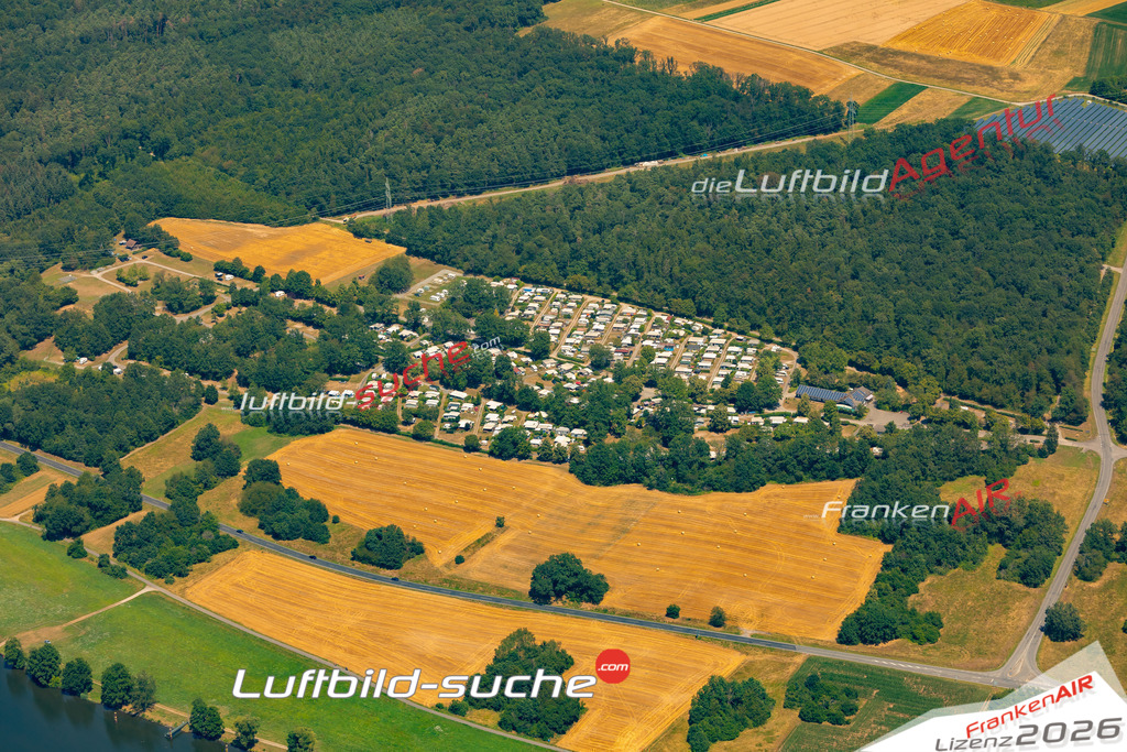 Das Luftbild zeigt : Lengfurt Campingplatz Triefenstein - Die Luftaufnahme wurde 2023 vom UL-Flugzeug aus erstellt ( keine Drohne ) - Hochauflösende Luftaufnahme - Für grossformatige Ausdrucke geeignet. Die Geschenkidee !Mit Lizenz und Bildrechte bestellbar