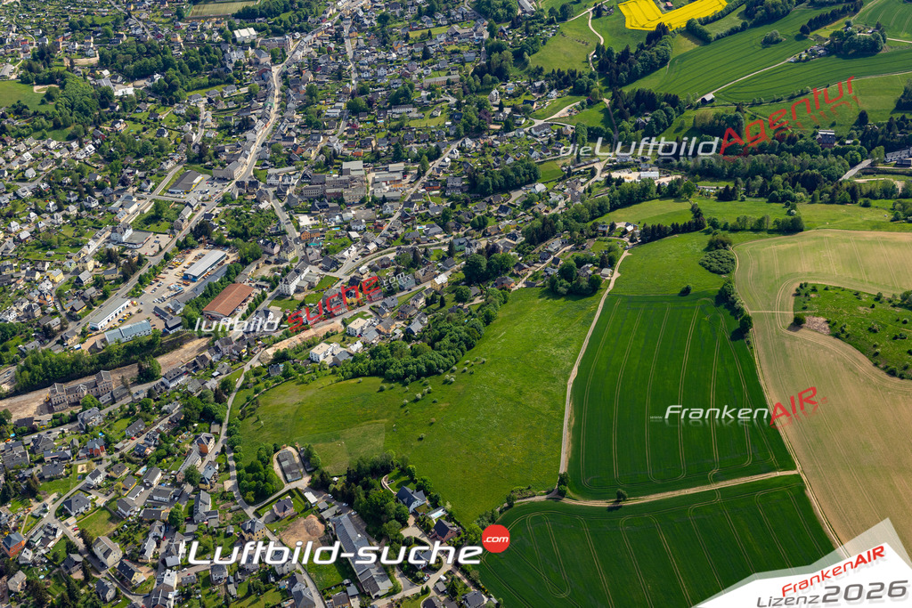 Die Luftaufnahme Neustädtel - Schneeberg wurde 2022 vom Flugzeug aus (keine Drohne) erstellt. Hohe Auflösung -für große Poster und Wandbilder geeignet - Garantiert!