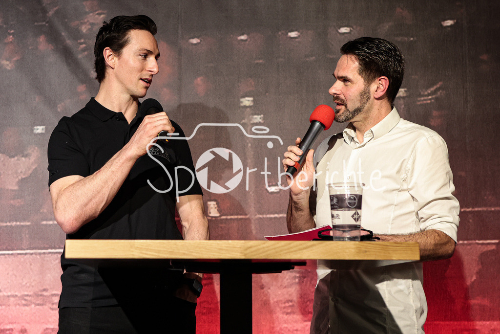 Saisonabschluss Augsburger Panther | Adam PAYERL verabschiedes sich von den Fans bei der Saisonabschlussfeier / Alex KUNZ