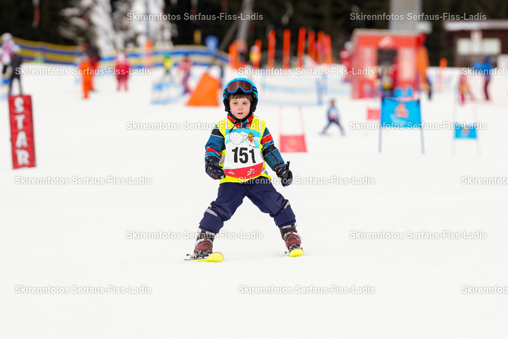 SRF_02.01.2026_0140 | Skirennfotos,Serfaus,Fiss,Ladis,Kinderskirennen,Winter,Tirol,Oberland,skirace,SFL,feelfree,weil wir's genießen,ski,Ski,skifahren,Sonnenplateau, - Realisiert mit Pictrs.com