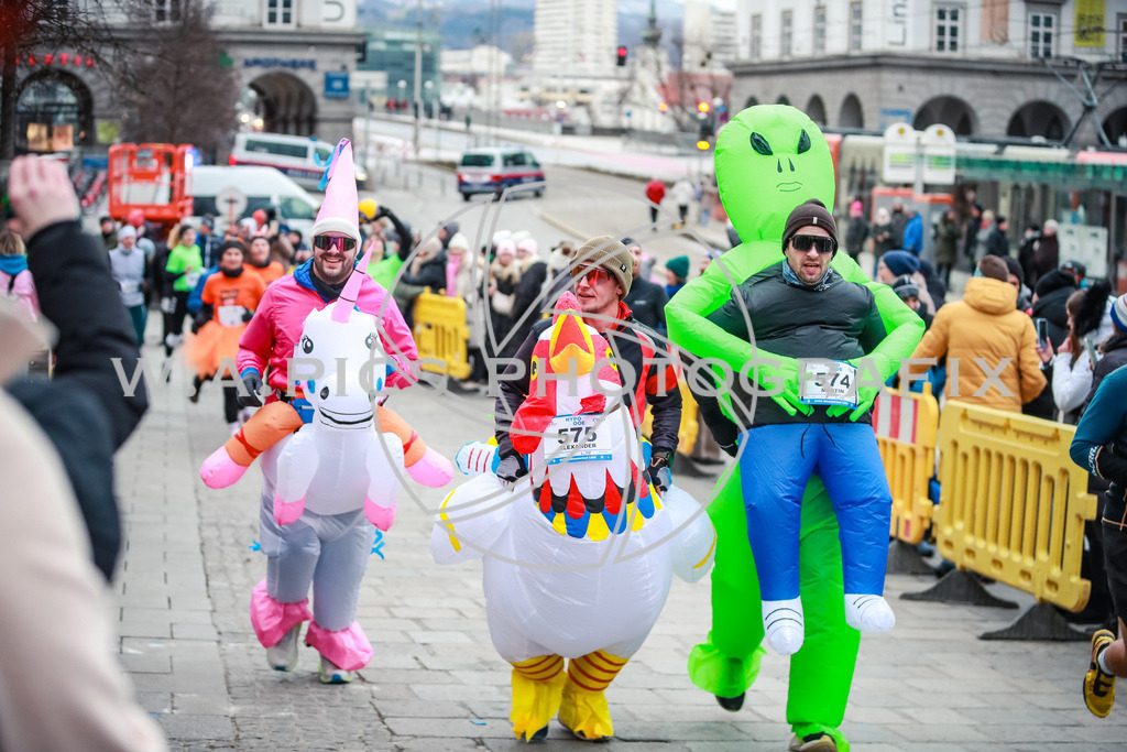SILVESTERLAUF LINZ 25 | Linz, AUSTRIA, 31. Dezember 25, TRIRUN SILVESTERLAUF LINZ 25 , Image shows: 
Photo: WAPICS / BINDER Manuel