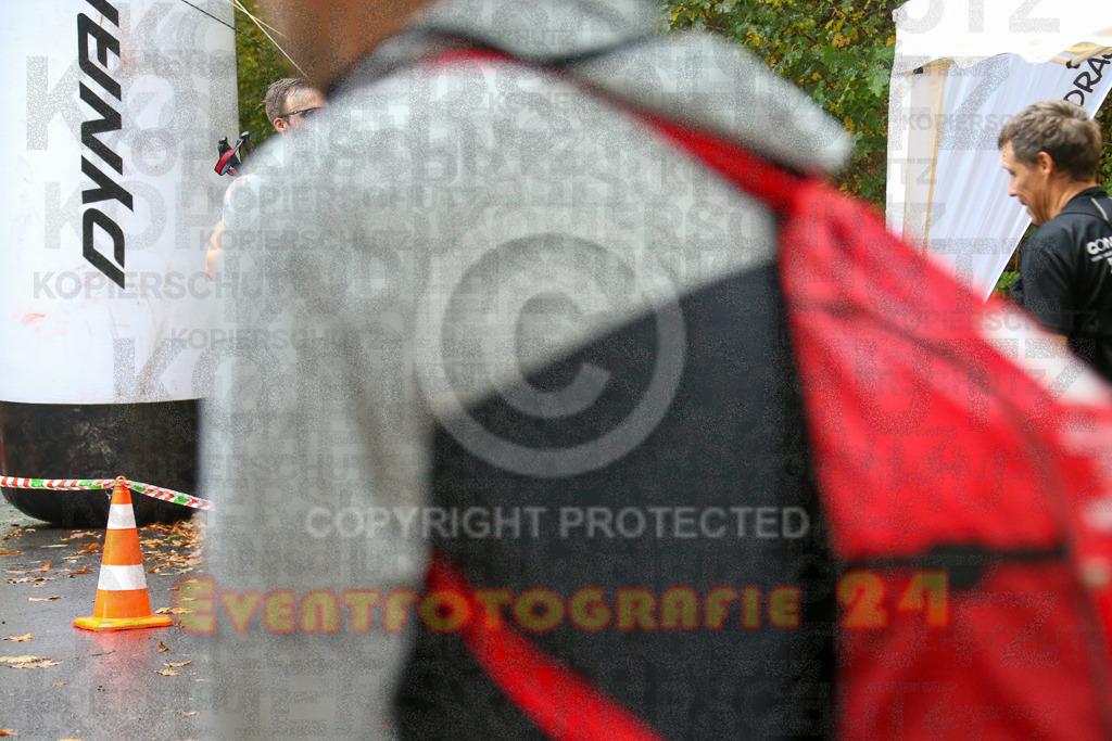 241027_0924_EX1_3294 | Sportfotografie im Rhein-Sieg Kreis, Köln, Bonn, NRW, Rheinland Pfalz, Hessen, etc. Unser Tätigkeitsfeld umfasst den Laufsport vom Volkslauf über den Marathon, Duathlon, Triathon bis zum Ultralauf wie Kölnpfad Ultra oder Schindertrail.