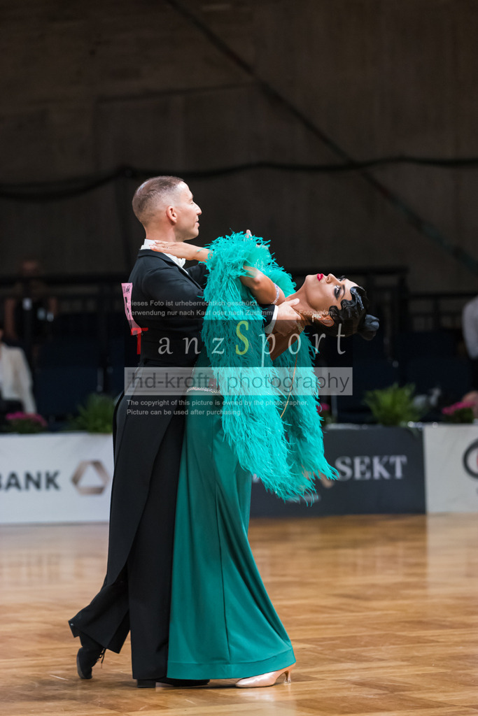 20250821_WDSF-SenI-Std-R3_4446 | Tanzsportbilder, Standardtanz, Lateintanz, WDSF, DTV, LTVB, dancecomp, goc, hessen tanzt, blaues band der spree, walzer, tango, wiener walzer, slowfox, quickstepp, samba, rumba, cha-cha-cha, paso doble. jive, hd-kroft photography, turniertanzsport