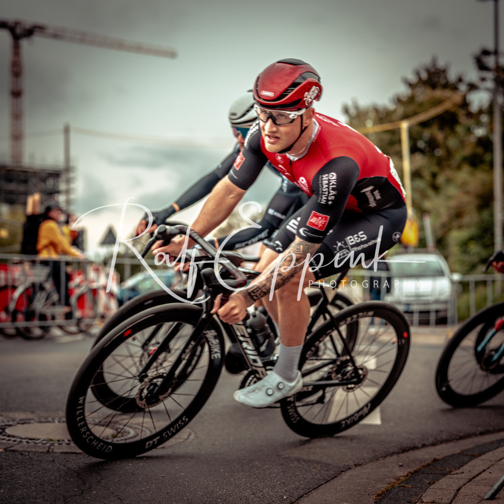 Ralf Eppink Photography 20250921_DSC07882 | Sportfotografie, Eventfotografie, Porträtfotografie, Radsport Fotograf, Triathlon Fotograf, Düsseldorf Fotograf, Köln Fotograf, Actionfotografie, Teamfotografie, Peoplefotografie, Business Portraits, Veranstaltungsfotografie, Reportagefotografie - Realisiert mit Pictrs.com