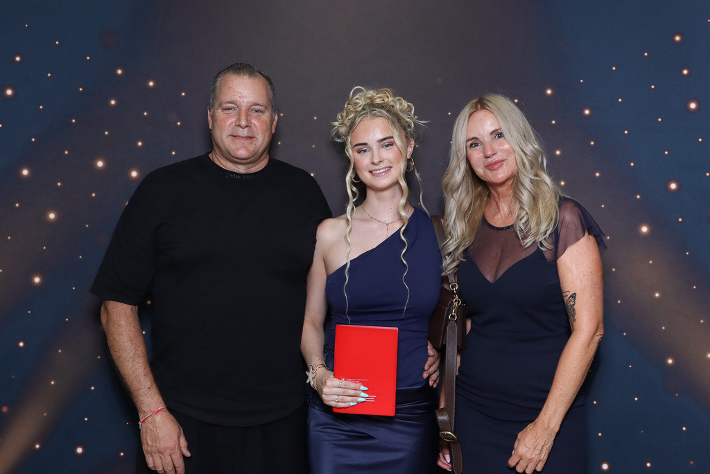ZD260628112736-42 | Fotoshop von zweidimensional Fotografie. Ihr Fotograf im Aargau. Abzüge von Ihrem Fotobox Event bestellen.Abzüge von Ihrem Hochzeit bestellen.Abzüge von Ihrem Schulfotograf bestellen.