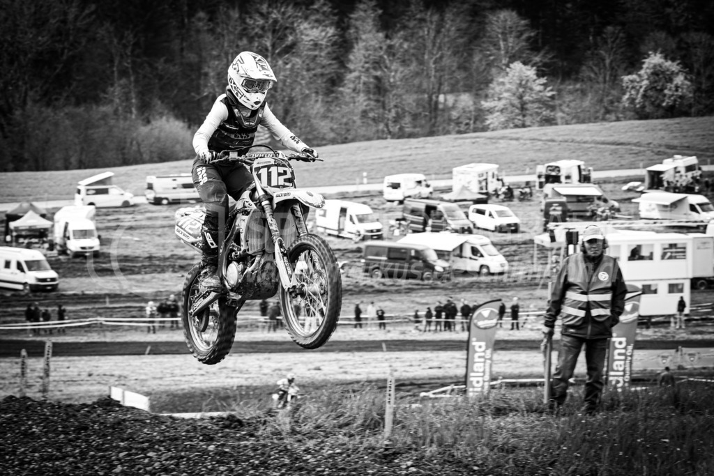 Motocross Schlatt bei Winterthur - 30. April 2023 | #112 Eisenring Jennifer aus Weingarten (CH) auf Yamaha in der Kategorie Swiss MX Women Cup am Motocross Schlatt bei Winterthur, 30. April 2023. 
Instagram: @mx_schlatt | @mc_wila | @sam_schweiz
Bild: Sportfotografie Markus Aeschimann | www.markus-aeschimann.ch - Realisiert mit Pictrs.com