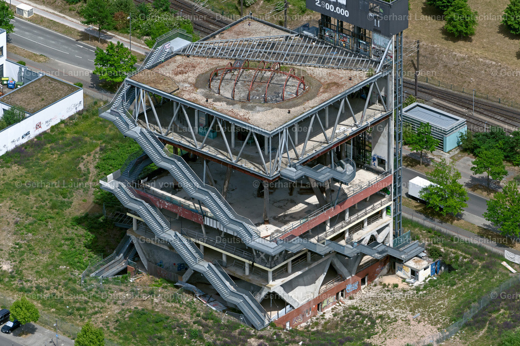 4030746 | HANNOVER 02.06.2020 Pavilion " Expo Pavilion 2.0 " auf dem Messegelände im Ortsteil Bemerode in Hannover im Bundesland Niedersachsen, Deutschland. Weiterführende Informationen bei: Deutsche Messe,  Hannover.de Internet Gesellschaft mit beschränkter Haftung,  MVRDV Germany. // Pavilion " Expo Pavilion 2.0 " on the exhibition center in the district Bemerode in Hanover in the state Lower Saxony, Germany. Further information at: Deutsche Messe,  Hannover.de Internet Gesellschaft mit beschraenkter Haftung,  MVRDV Germany. Foto: Gerhard Launer