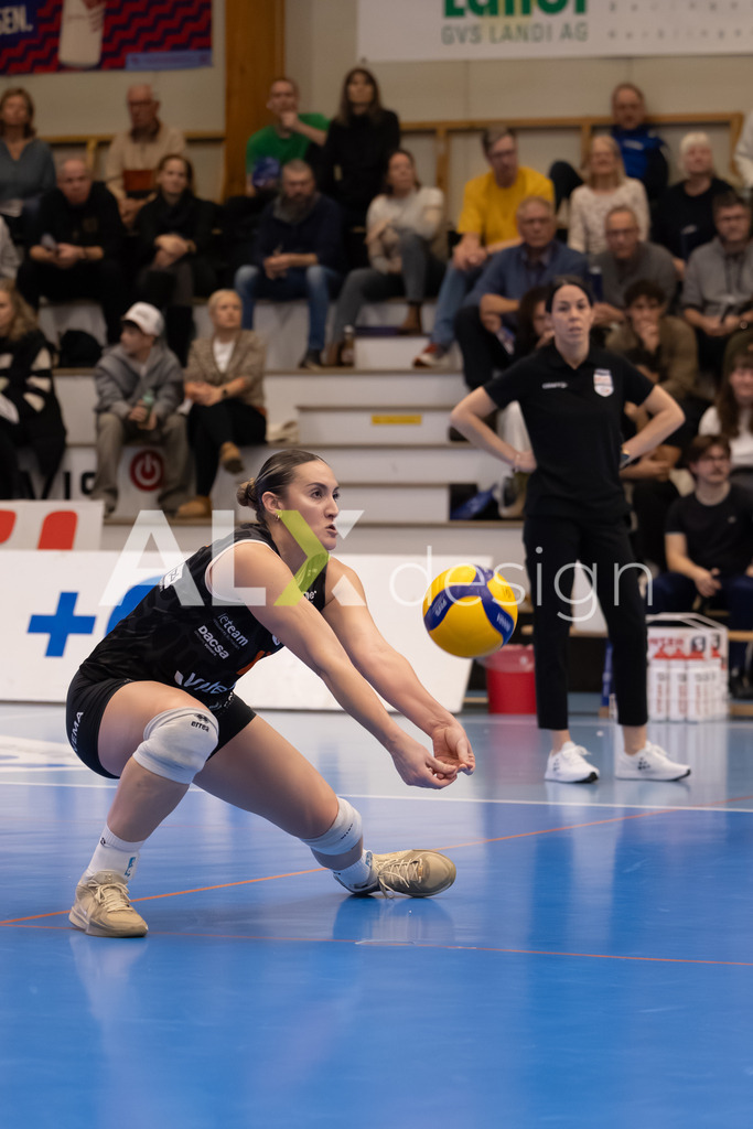Volleyball I Frauen I Saison 2025-2026 I Volleyball NLA | Women I Round 16 I VC Kanti Schaffhausen - Viteos NUC I 31.01.2026 | 16 Scambray Tia (US) (Viteos NUC) – Außenangriff - Realisiert mit Pictrs.com