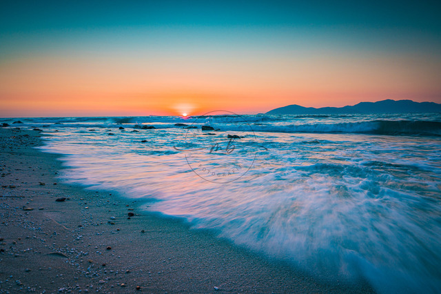 2024-07-16_19-27-49_020 | Strand auf der Insel Kos in der Nähe der Stadt Mastichari im Sommer bei Sonnenuntergang, Mastichari, Kos, Griechenland - Realisiert mit Pictrs.com