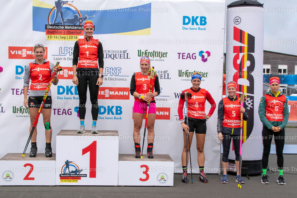 Deutsche Meisterschaften Biathlon | Deutsche Meisterschaften Biathlon, Speziallanglauf Frauen am 14.09.2018 in der DKB SKI ARENA in Oberhof, (Deutschland)

Bild: Die 6 besten bei der Siegerehrung - Realisiert mit Pictrs.com