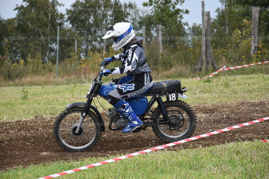 DSC_0792 | Sportfotografie , Motorsport, Motoross, Reitsport, Mointainbike, Enduro,
Landschaft , Outdoor, Eventfotografie, Landschaft, Bilder online bestellen - Realisiert mit Pictrs.com