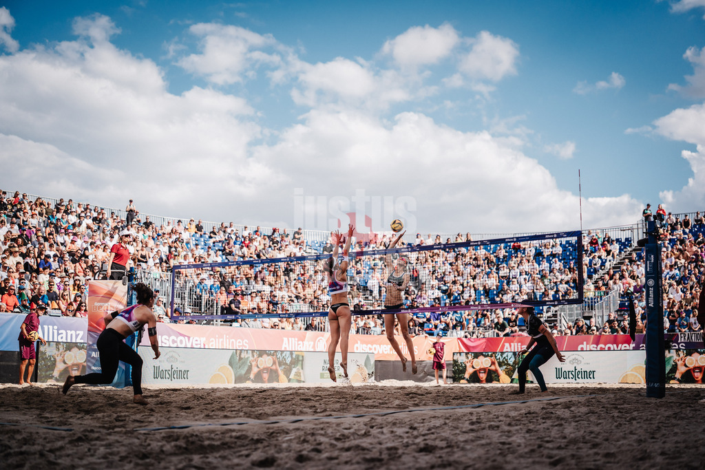 Beachvolleyball | Frauen | Deutsche Meisterschaften 2025 Timmendorfer Strand | 05.09.2025 | v.l. Anna-Lena Grüne, Sandra Ittlinger, Nele Barber und Melanie Gernert