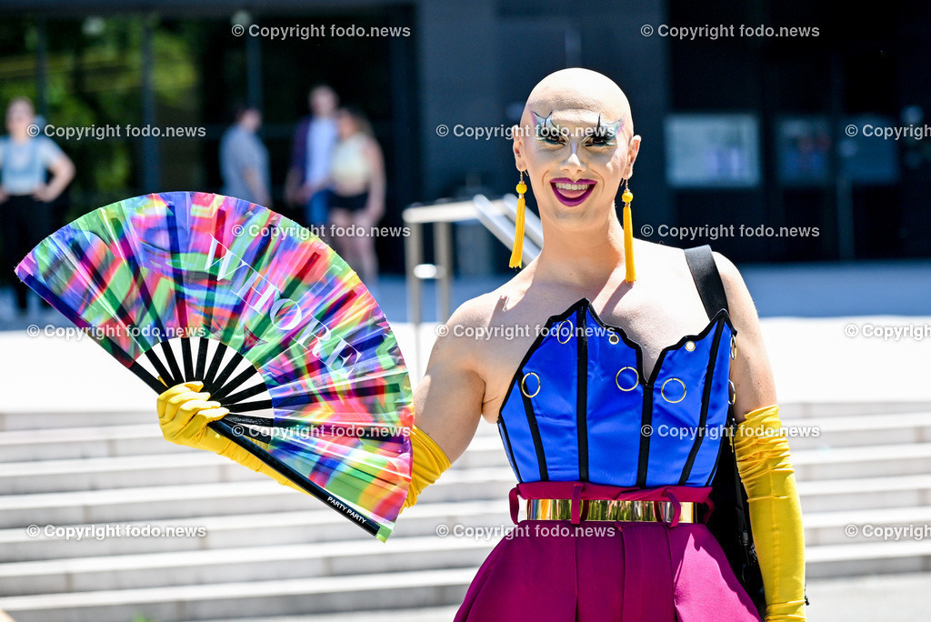 Linzpride 2024_ 06.07.2024-11 | 06.07.2024, Linz, AUT, Linzpride 2024, im Bild Teilnehmer an der Linz Pride 2024