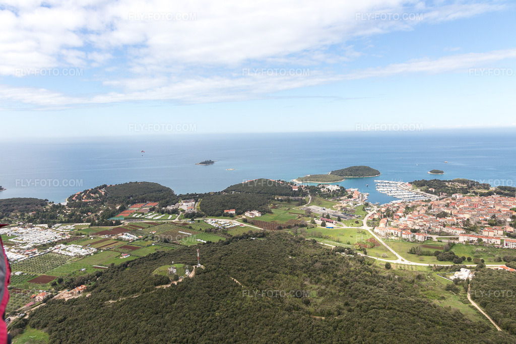 Aerial view: View of the town in Vrsar in the state Gespanschaft Istrien, Croatia. – Photo: IMG_105940.jpg taken on 04/13/2018 by Werner Riehm/FLY-FOTO.com – Resolution of the original: 5472 x 3648 px