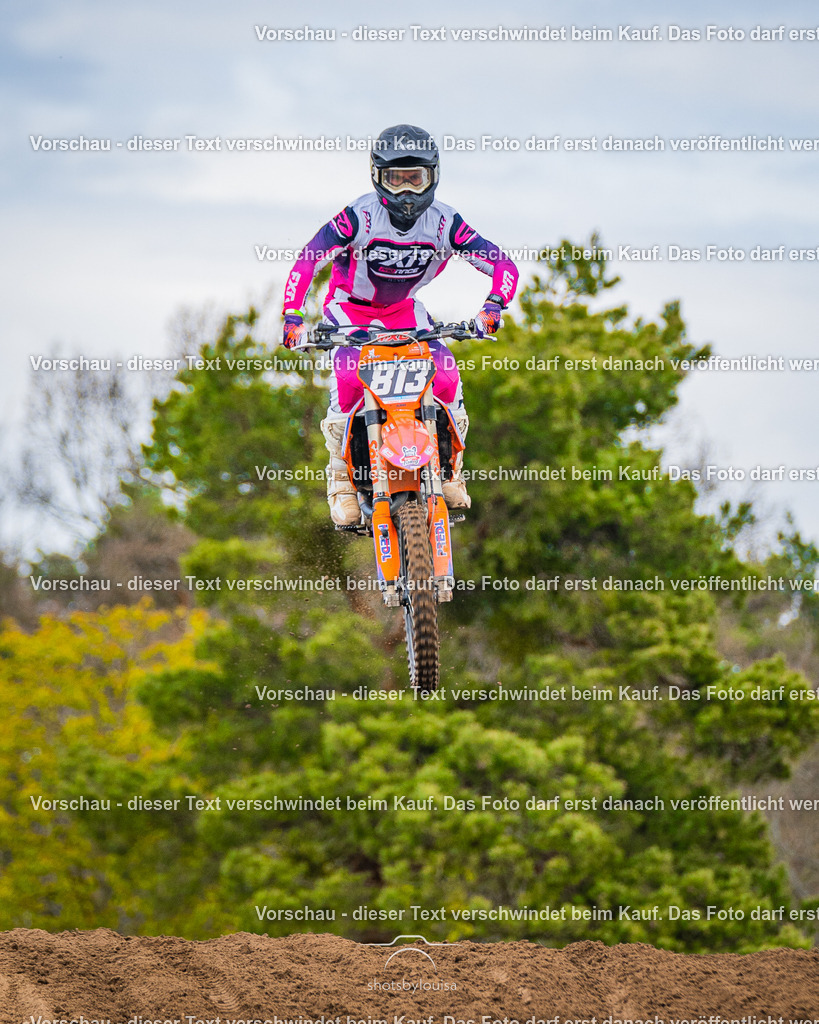 04_13_Bensdorf_MX1-1689 | Sportfotografin aus Berlin-Brandenburg mit Fokus auf Motocross. Ich halte deine sportliche Leistung und echte Emotionen auf und neben der Strecke professionell fest. Entdecke die Fotos von deinem Rennen und bestelle sie direkt hier im Shop.
