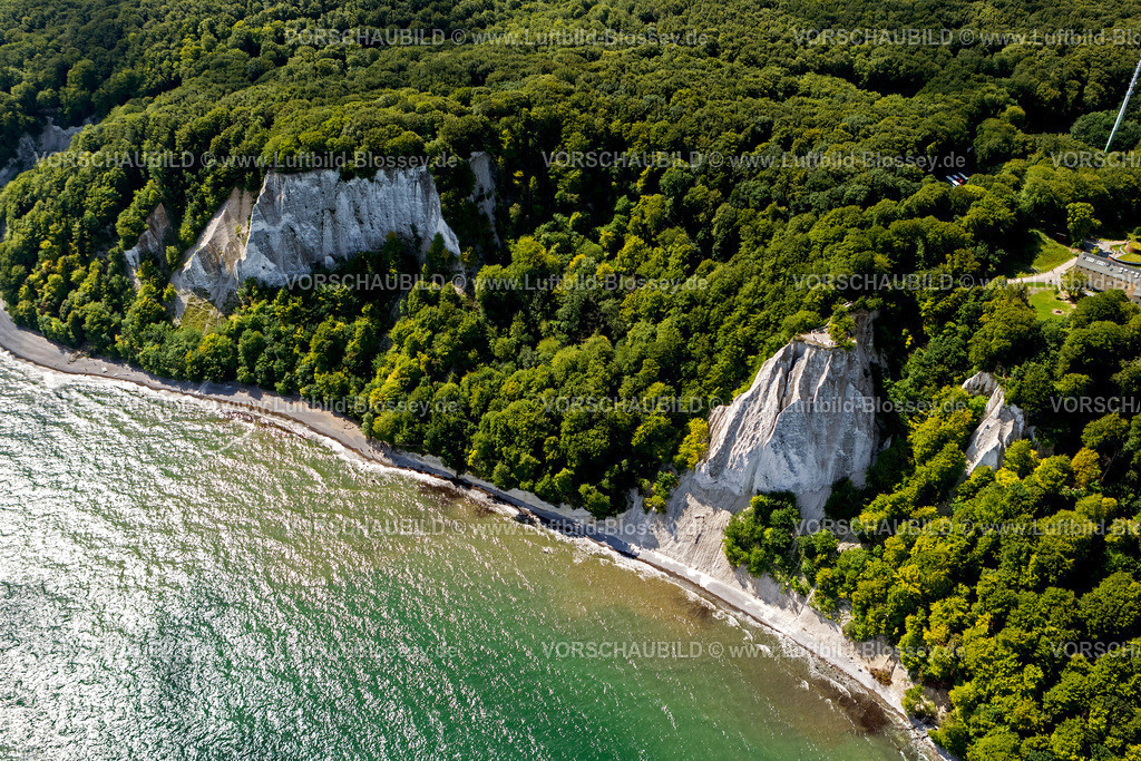 Ruegen12083155JasmundKoenigsstuhl | Luftbild, Kreidefelsen, Nationalpark Jasmund, Grosse Stubbenkammer, Kleind Stubbenkammer, Königsstuhl, Aussichtsplattform,  Sassnitz, Insel Rügen, Mecklenburg-Vorpommern, Deutschland, Europa