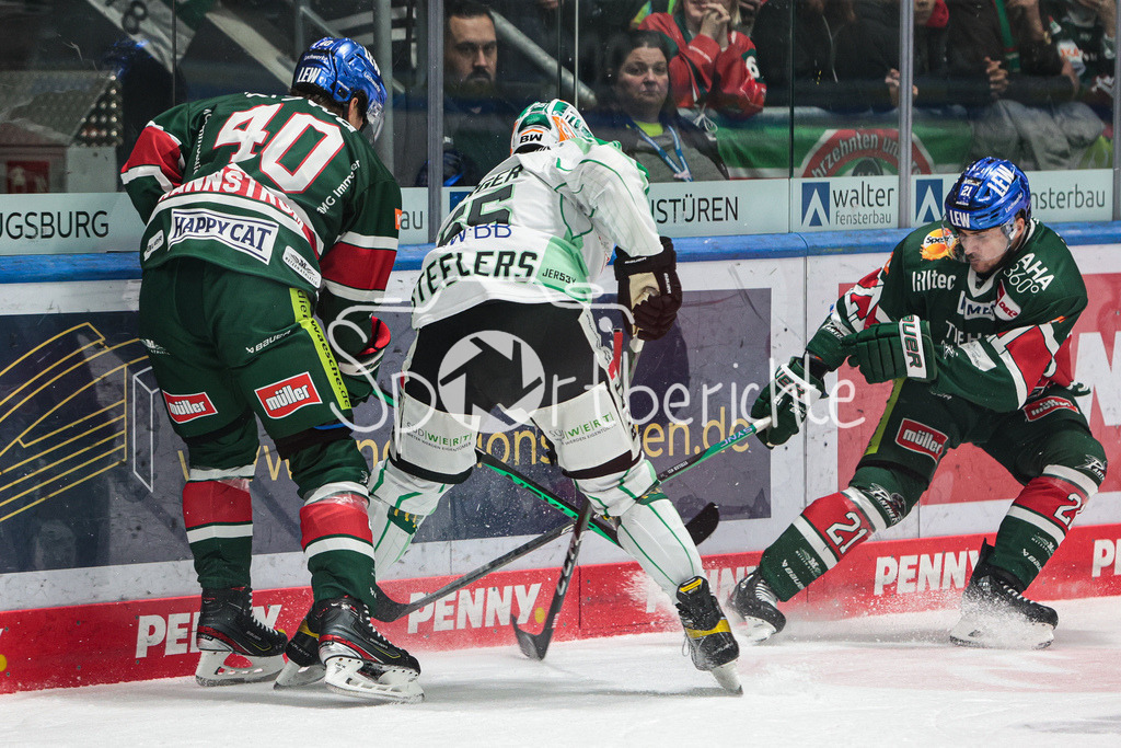 Augsburger Panther - Bietigheim Steelers | Sebastian WAENNSTROEM (AEV #40)im Duell mit Chase BERGER (SCB #55), David STIELER (AEV #21) / Sebastian WÄNNSTRÖM
