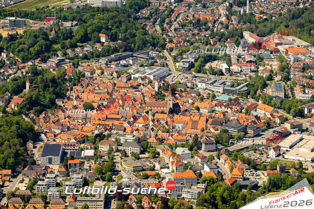 Das Luftbild zeigt :  Kaufbeuren - Die Luftaufnahme wurde 2024 vom UL-Flugzeug aus erstellt ( keine Drohne ) - Hochauflösende Luftaufnahme - Für grossformatige Ausdrucke geeignet. Die Geschenkidee !Mit Lizenz und Bildrechte bestellbar