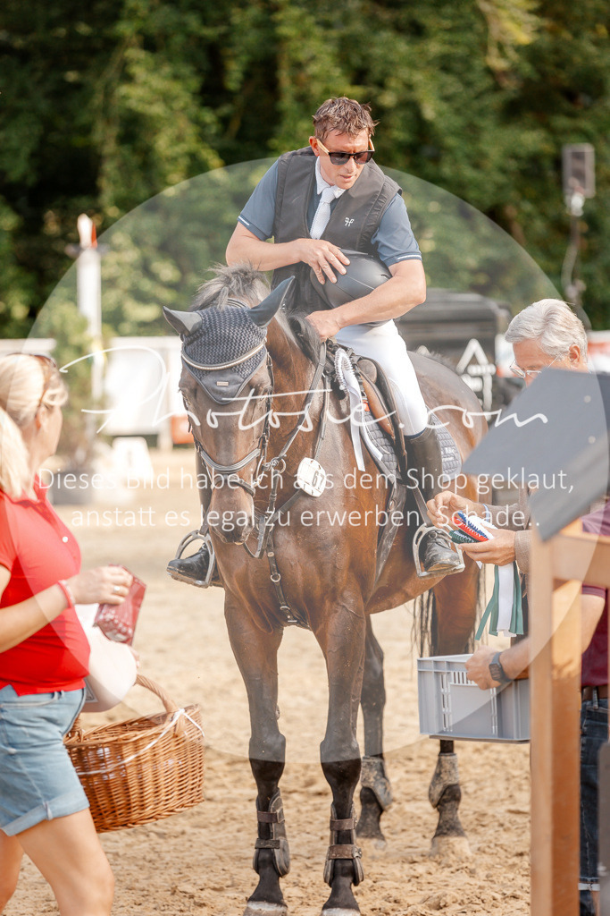 3I6A5309 | Stimmungsvolle Portraits und Reitsportfotografie im Ruhrgebiet und im Münsterland.

Pferdefotografie, Hundefotografie, Tierfotografie, Reportagen, Portraits von Tier und Mensch, Turnierfotografie in Bochum, Recklinghausen, Marl, Haltern am See, Dülmen.. - Realisiert mit Pictrs.com