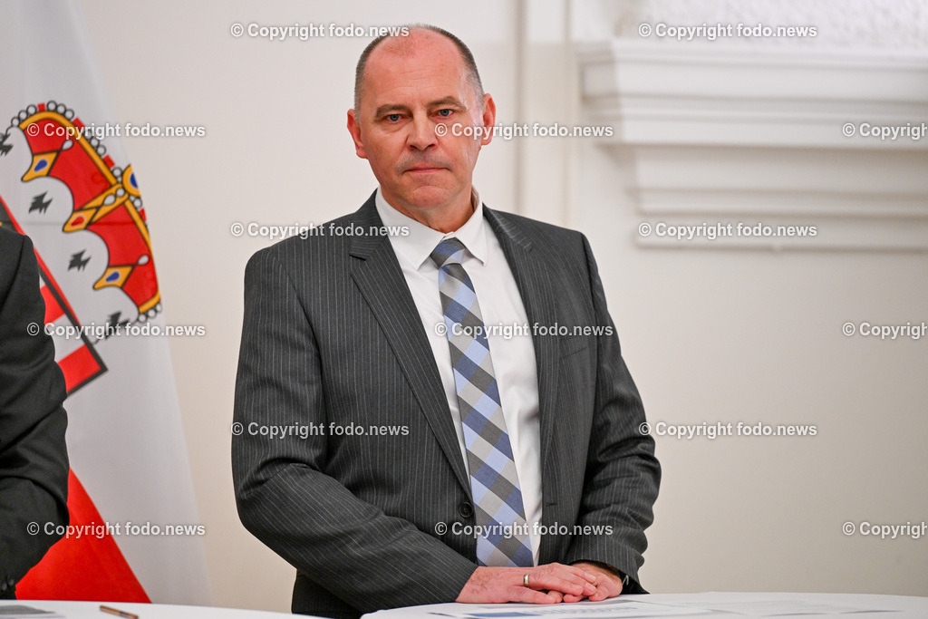 Pressekonferenz Land Ooe_ Stabilitaet der Lieferketten im Fokus_ 22.01.2024-5 | 22.01.2024, Linz, AUT, Pressekonferenz Land Ooe, Stabilitaet der Lieferketten im Fokus – aktuelle Analysen und Forschungsergebnisse und kuenftige Schwerpunkte im Bild Hubert Zajicek (Leiter der Steel Division und Mitglied des Vorstandes der voestalpine)