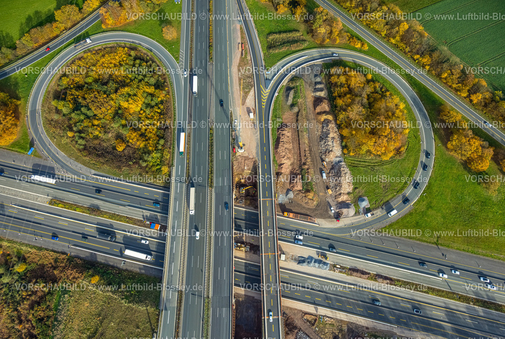 Schwerte251100174WesthovenerKreuz | Luftbild, Westhofener Kreuz Autobahnkreuz mit Autobahn A1 und Autobahn A45, Baustelle mit Brückenbauarbeiten, Bäume in Herbstfarben, Schwerte, Ruhrgebiet, Nordrhein-Westfalen, Deutschland