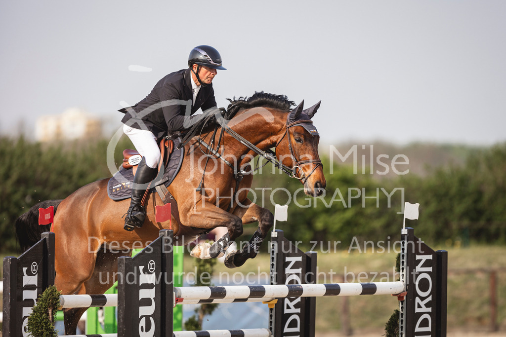 250416_M2-Springen-489 | Deine schönsten Turniermomente als professionelle Fotos! Entdecke hochwertige Pferdesport-Fotografie im Online-Shop. Jetzt Fotos finden & bestellen!