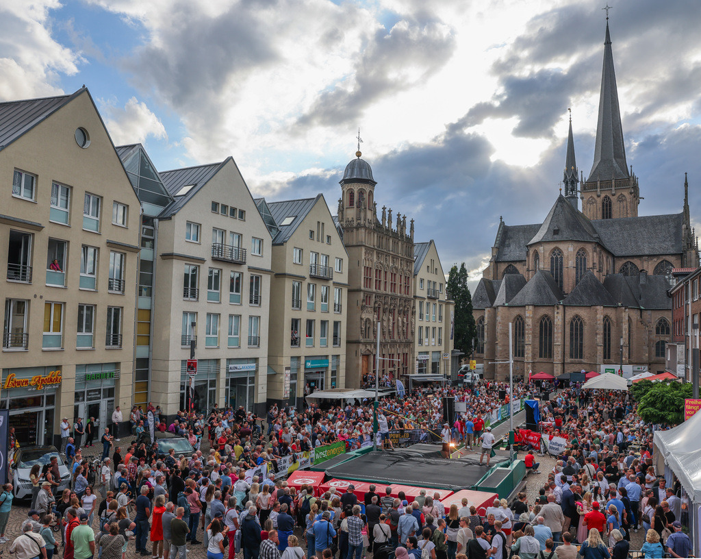 top-top.de-250828-104 | Foto, Video, Fotografie, Videografie, Fotobox, DJ, Discjockey, Musik, Musikbox, Veranstaltung, Photobooth, Amazon, Ebay, Buchtipp, Bestseller, Autor, Verlag, Buch, Wesel, Hamminkeln, NRW, Dinslaken, Rees, Drohne, Hochzeit, Party, Fotobox, Wesel, Fotograf