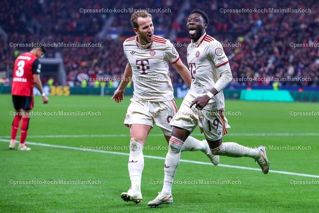 UCL11032502445 | 11.03.2025, Fußball, UEFA Champions League, Bayer 04 Leverkusen - FC Bayern München, Achtelfinale Rückspiel, BayArena, Saison 2024 2025: Torjubel nach dem 2:0 durch Torschütze Alphonso Davies (FC Bayern #19). Zusammen mit Harry Kane (FC Bayern #9)DFB regulations prohibit any use of photographs as image sequences and or quasi-video.