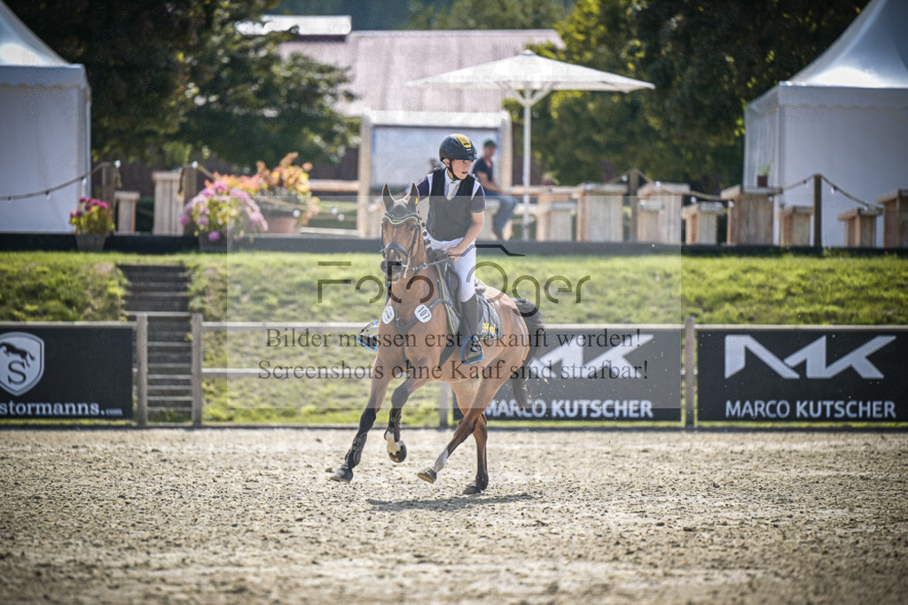 DOS_8605 | Entdecke hochwertige Reitturnierfotos von Foto Oger. Professionell, emotional und authentisch – jetzt Lieblingsmomente im Shop bestellen.Deutschlandweite Turnierfotografie. - Realisiert mit Pictrs.com
