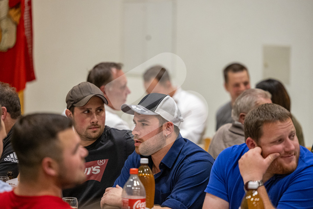 SKE100J_4788 | Die Schwinger des Schwyzer Kantonalen Schwingerverbandes: Fotos, die Dynamik und Leidenschaft festhalten, sowie emotionale Momente aus dem traditionellen Schwingsport zeigen. - Realisiert mit Pictrs.com