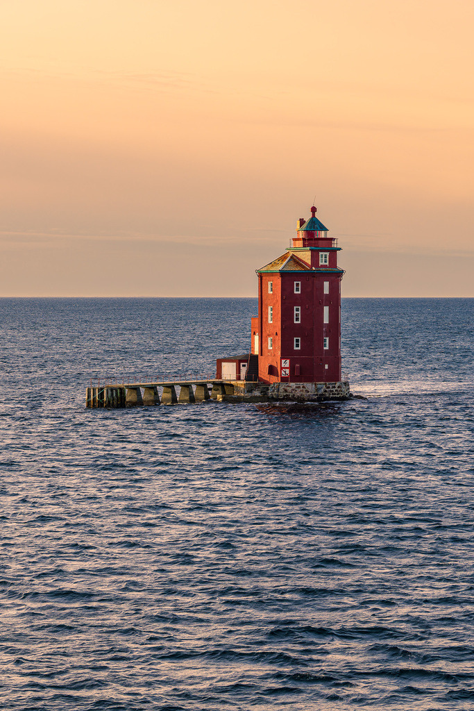 Blick auf den Leuchtturm Kjeungskjær Fyr in Norwegen | Blick auf den Leuchtturm Kjeungskjær Fyr in Norwegen.