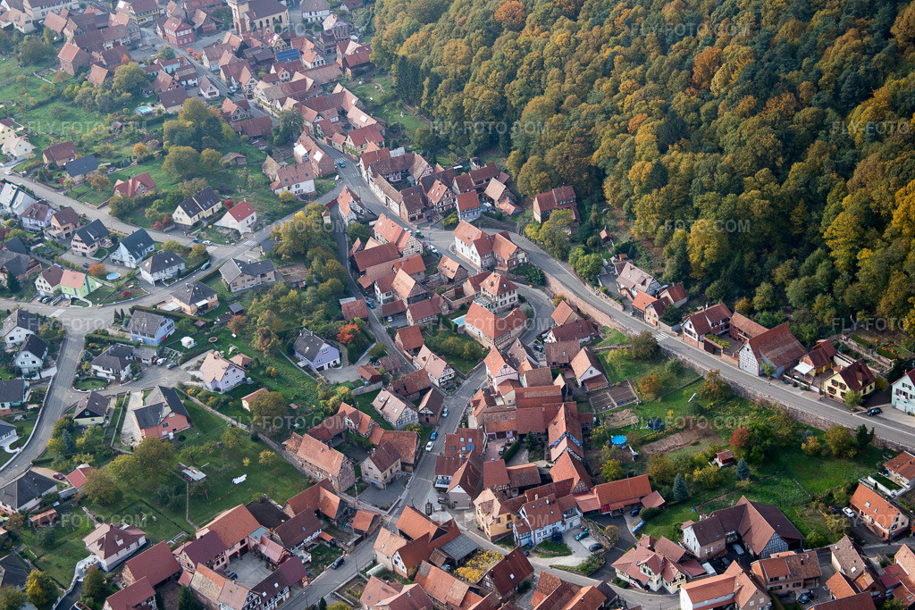 Aerial view: View of the town in Offwiller in the state Bas-Rhin, France.Photo: IMG_084796.jpg taken on 10/24/2015 by Werner Riehm/FLY-FOTO.comResolution of the original: 5472 x 3648 px