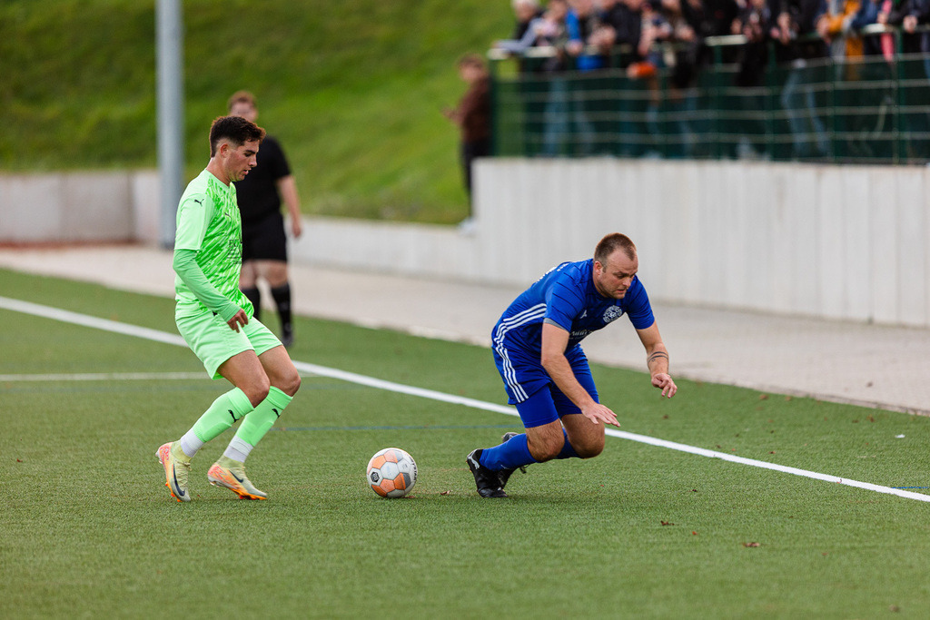 SG Morshausen - FC Karbach II | Sportfotografie Hermann-Josef Stoffel - Realisiert mit Pictrs.com