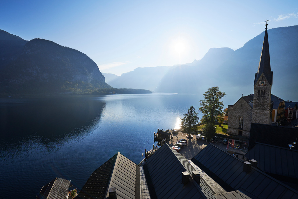 Blick auf die evangelische Christuskirche | Hallstatt, Austria - October 17, 2018: Blick auf die evangelische Christuskirche. - Realisiert mit Pictrs.com