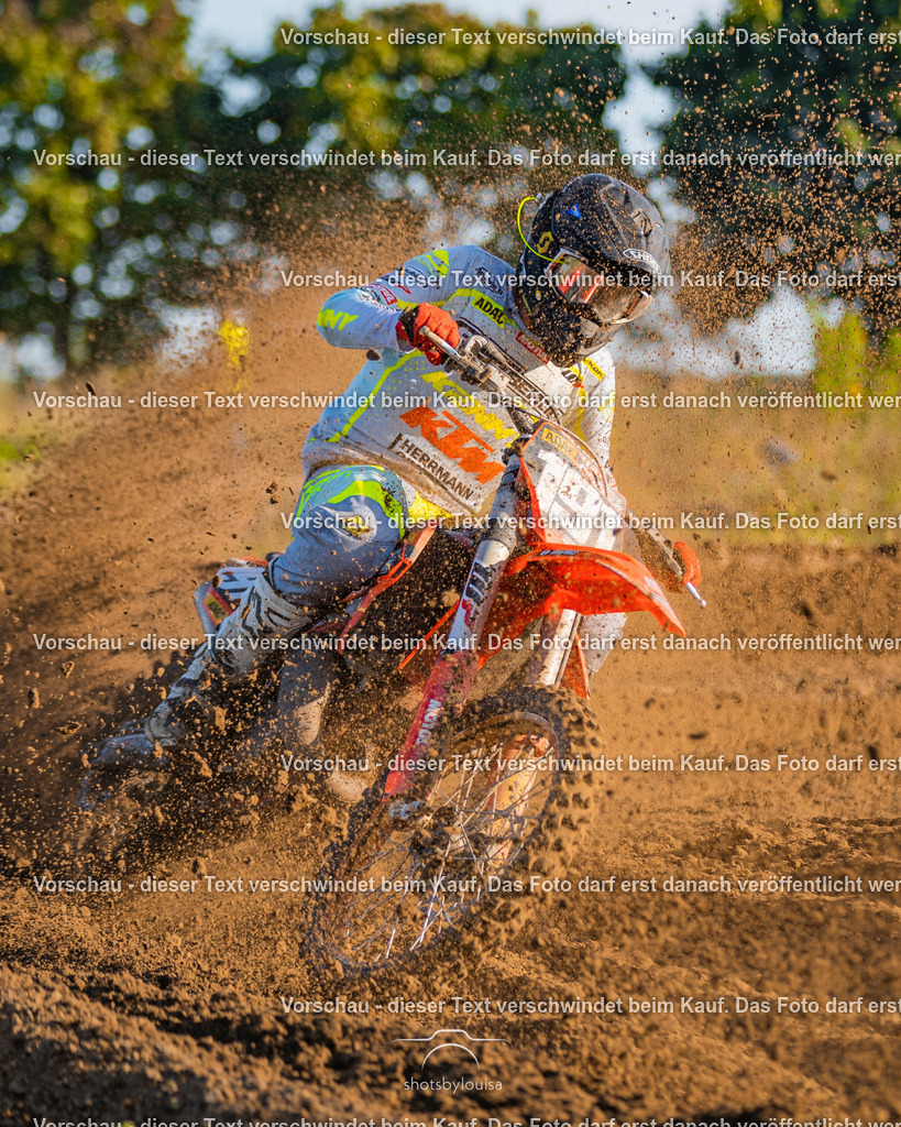09_21_LM_Schenkenhorst-0496 | Sportfotografin aus Berlin-Brandenburg mit Fokus auf Motocross. Ich halte deine sportliche Leistung und echte Emotionen auf und neben der Strecke professionell fest. Entdecke die Fotos von deinem Rennen und bestelle sie direkt hier im Shop.